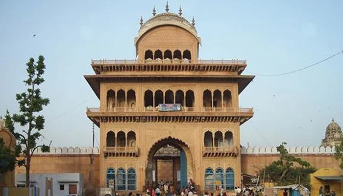 Vrindavan Temples Yamuna Aarti Braj Darshan Experience